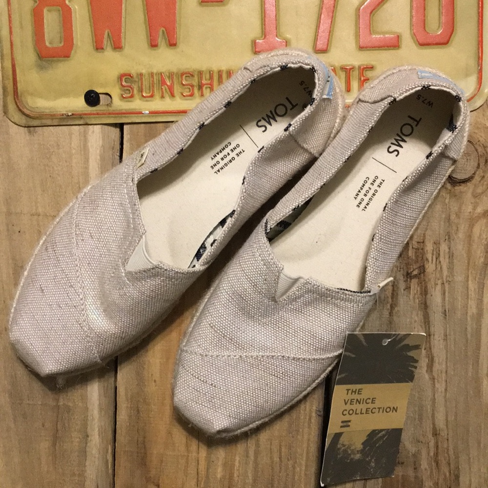 Toms Pearlized woven shoe